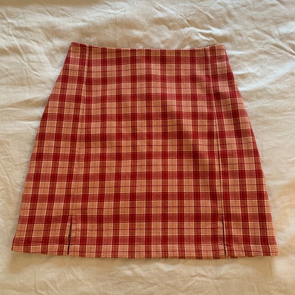 Brandy Melville Plaid Mini Skirt - Picture 4 of 5